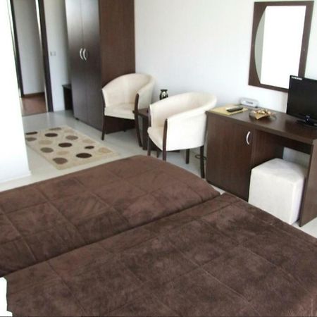 Plaisir Hotel Ploiesti Ngoại thất bức ảnh