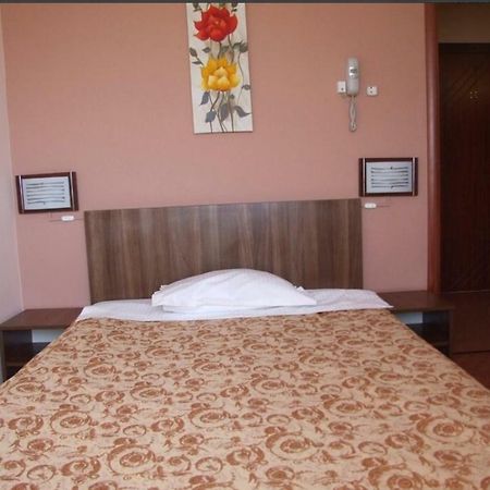 Plaisir Hotel Ploiesti Ngoại thất bức ảnh