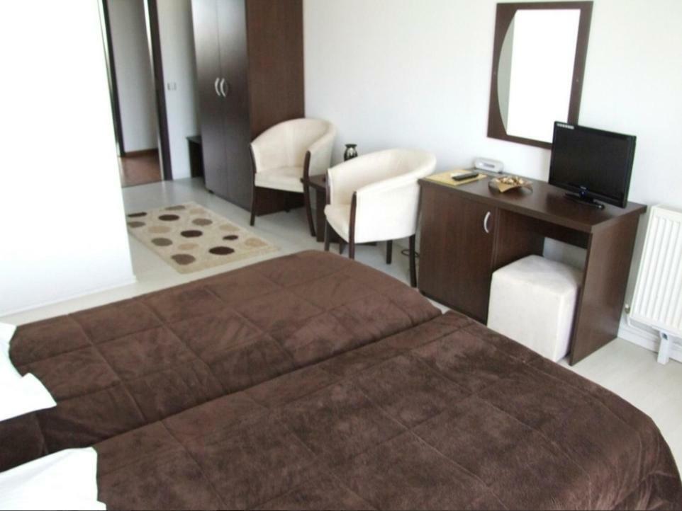 Plaisir Hotel Ploiesti Ngoại thất bức ảnh