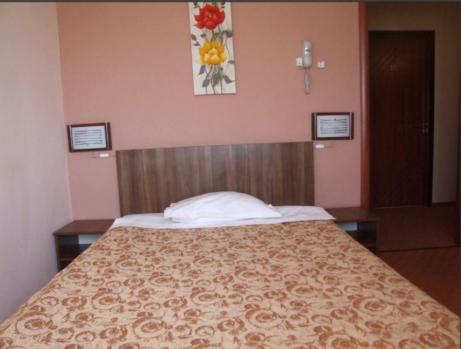 Plaisir Hotel Ploiesti Ngoại thất bức ảnh