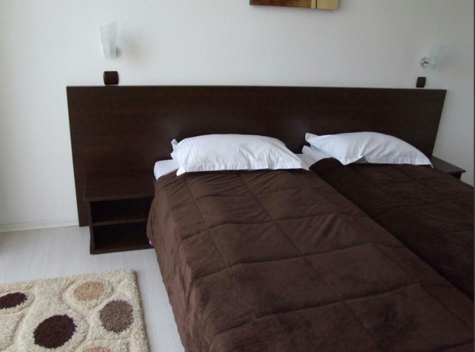 Plaisir Hotel Ploiesti Ngoại thất bức ảnh