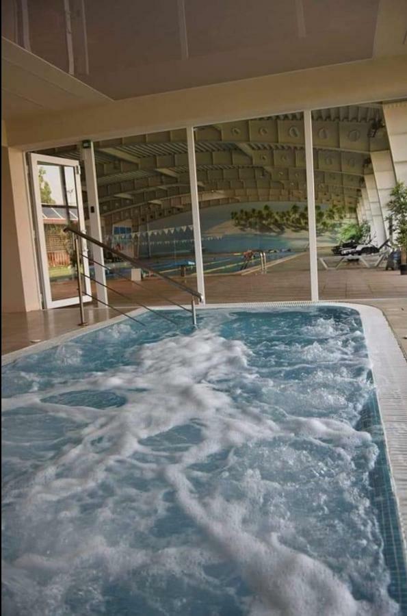 Plaisir Hotel Ploiesti Ngoại thất bức ảnh